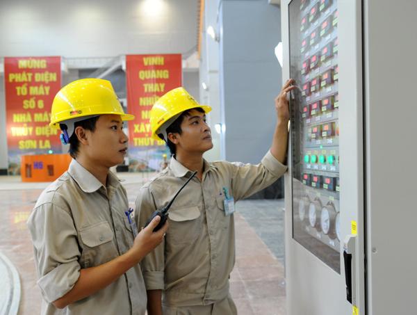 Son La hydroelectric plant generates power for national grid
